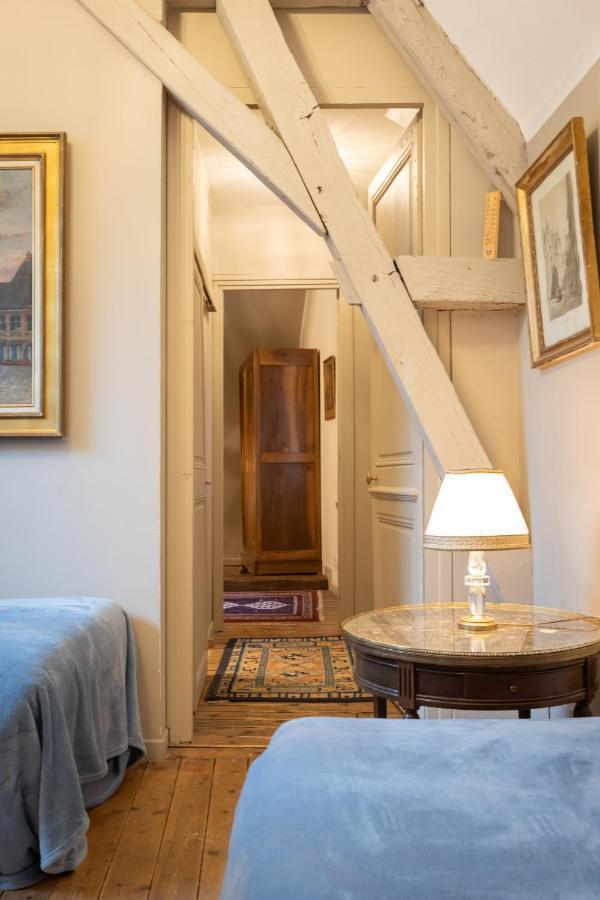 L'Hotel De Panette, Entree Sainte Chapelle - Cathedrale ブールジュ エクステリア 写真