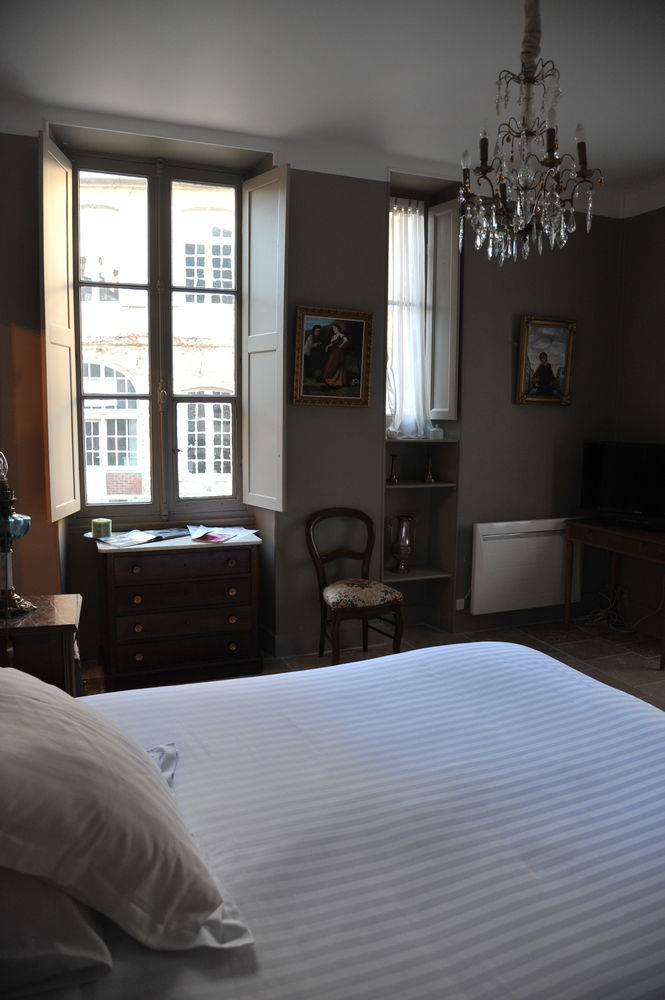L'Hotel De Panette, Entree Sainte Chapelle - Cathedrale ブールジュ エクステリア 写真